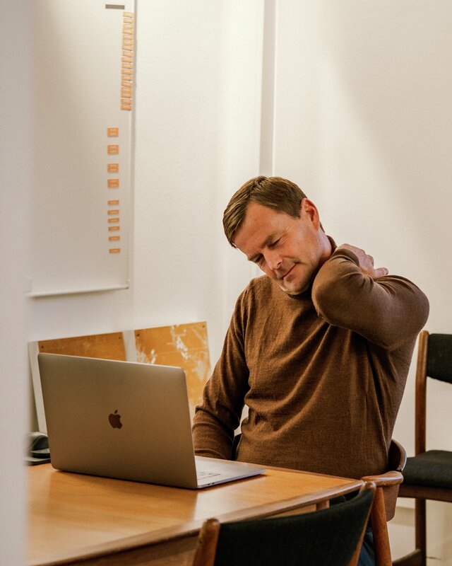 bedriftsforsikring-naering-mann-laptop.jpg